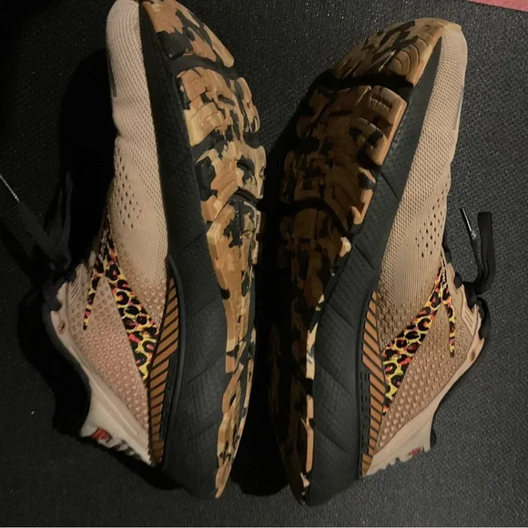 Brooks Tan and Black Running Shoes with Leopard Detail women’s size 9 - Picture 3 of 10